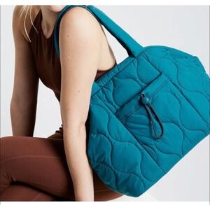 Vera Bradley Quilted Tote Bag Teal Blue Floral Lined Stylish Travel Gym Carryall